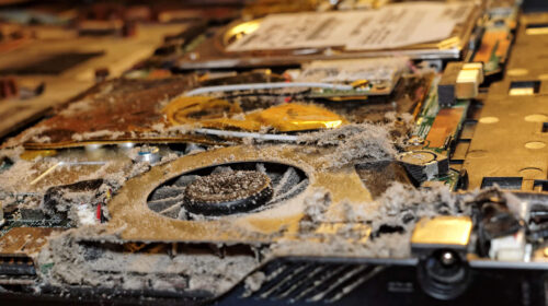 İzmir Alsancak’ta notebook fan temizliği ve termal macun değişimi hizmeti veren teknik servis