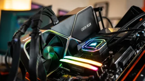 Masaüstü bilgisayarda ekran kartı tamiri işlemi