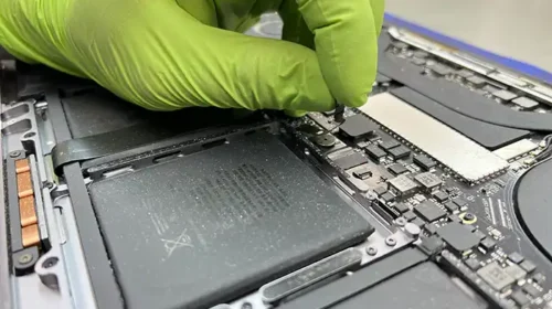 İzmir MacBook servisi Alsancak Bilgisayar ofisinde teknik destek